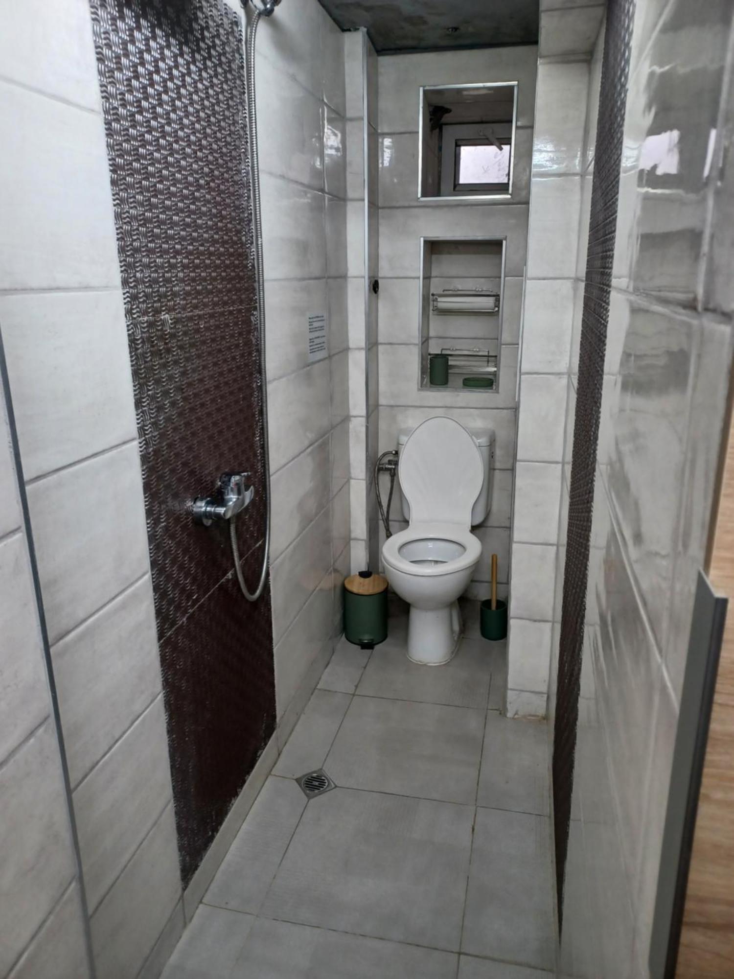 Apartment Center 5 *