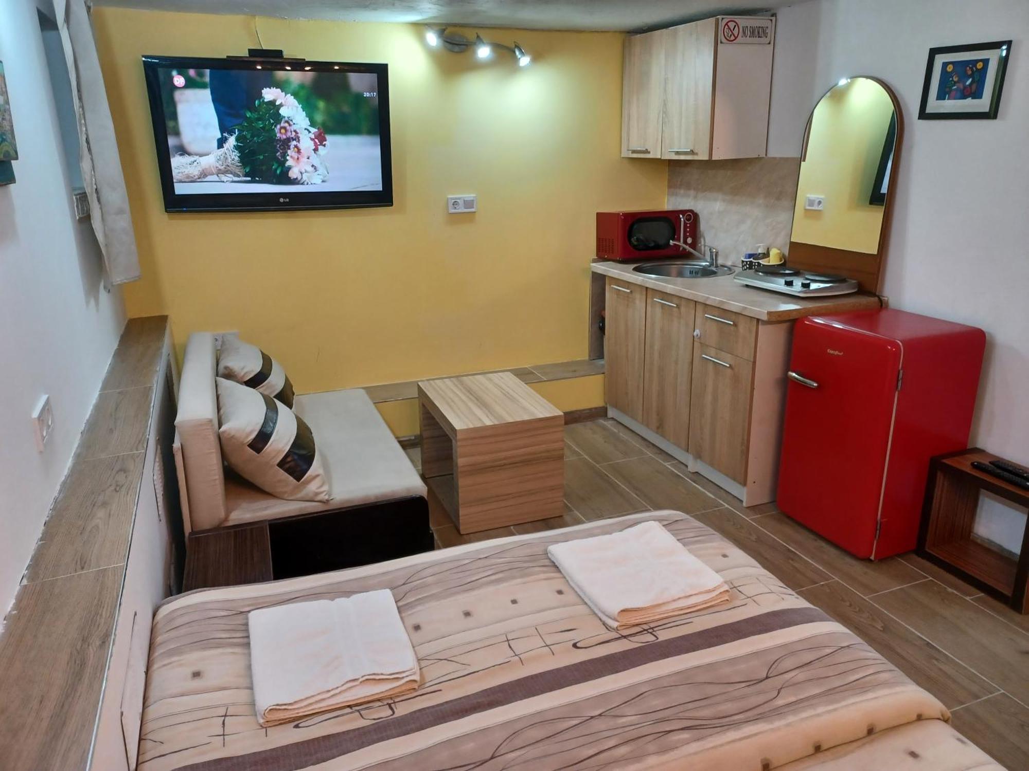 Apartment Center 5 *