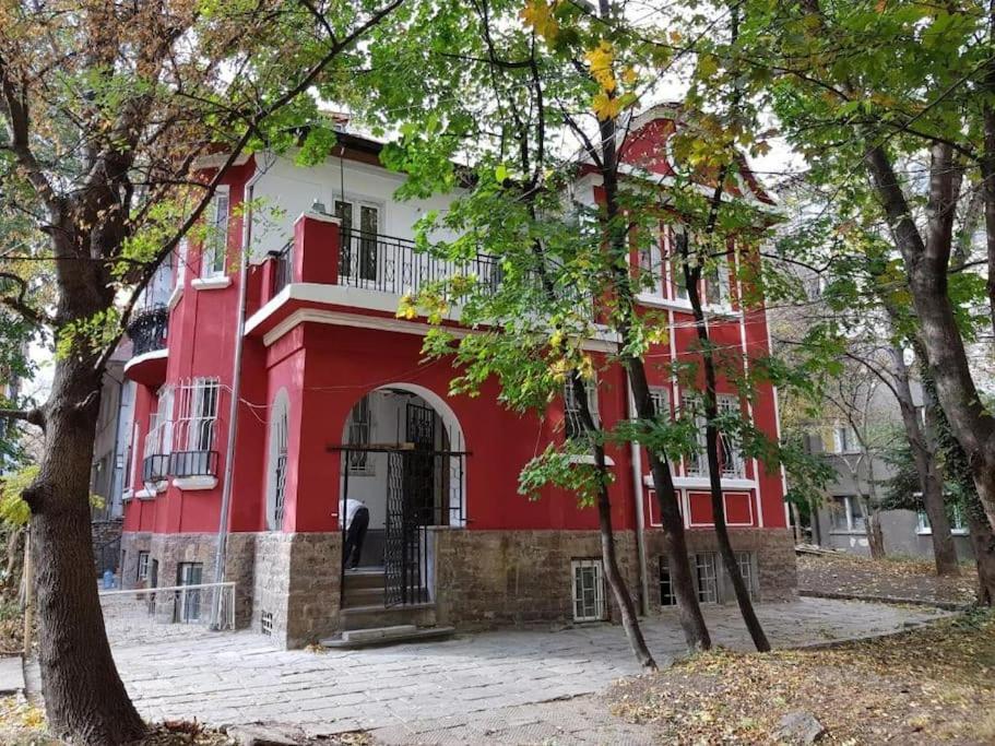 Center 5 Apartment